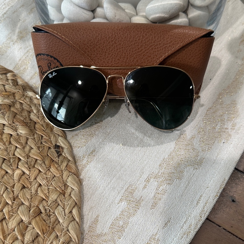 Ray-Ban Gold Aviator Frame Sunglasses with grey Lenses
